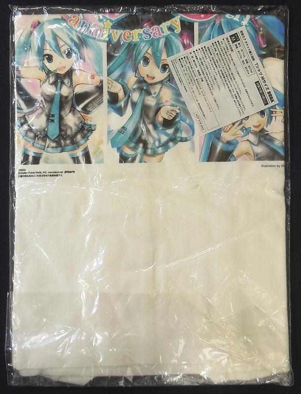 初音ミクProject DIVA 5周年記念Tシャツ (2).JPG