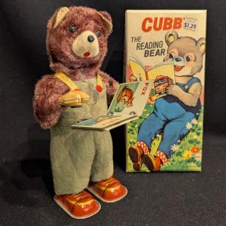 【大宮OPEN記念】アルプス ゼンマイブリキ 日本製 CUBBY READING BEAR　緑ズボン 170mm